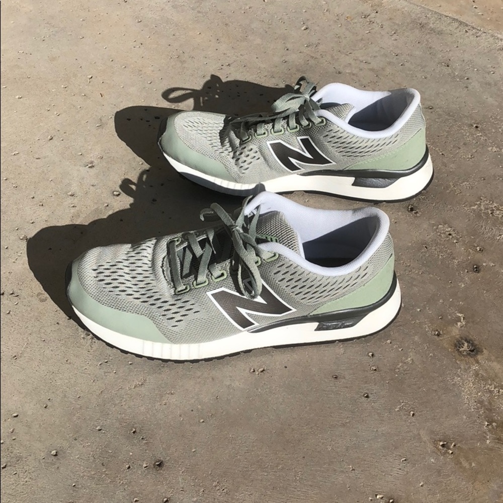 Brand New Women’s New Balance - 7